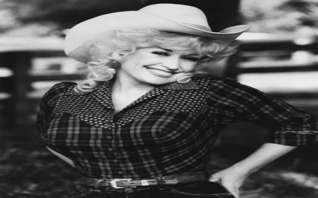 Nữ tượng nhạc đồng quê và ca sĩ của bài hát "Jolene", Dolly Parton, đã xuất hiện trong album "Cowboy Carter".