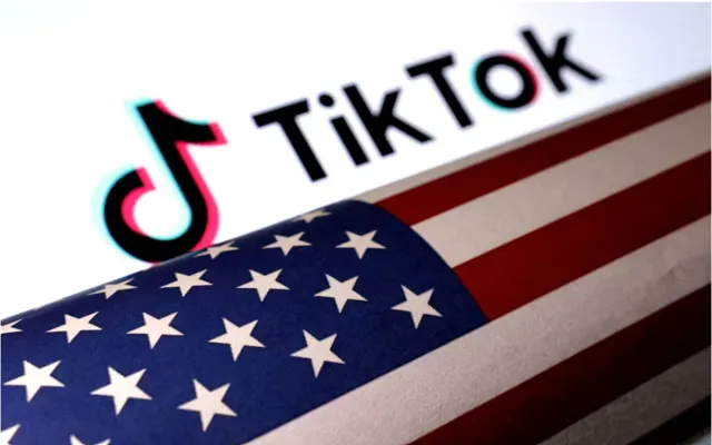 Cờ Mỹ được đặt trên logo TikTok trong hình minh họa này, chụp ngày 20 tháng 3 năm 2024